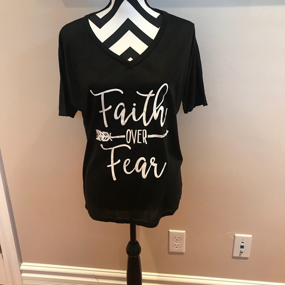 Faith Over Fear T-shirt NWT Size M! ❤️❤️ - Picture 2 of 3